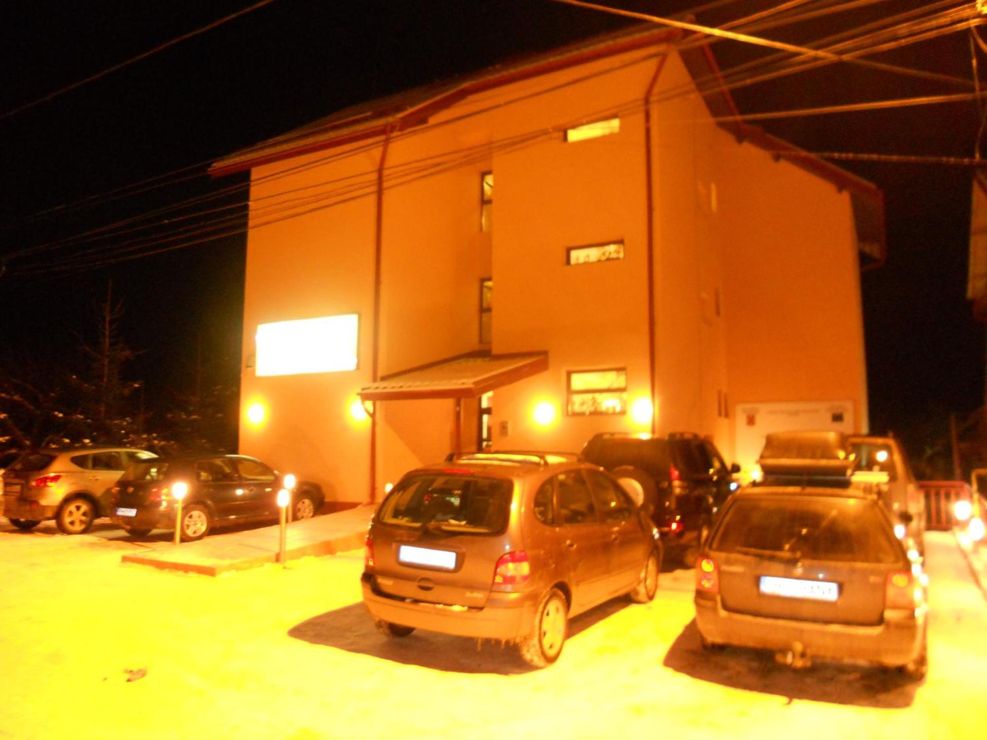 Flora Alpina Hotel Azuga Exterior foto